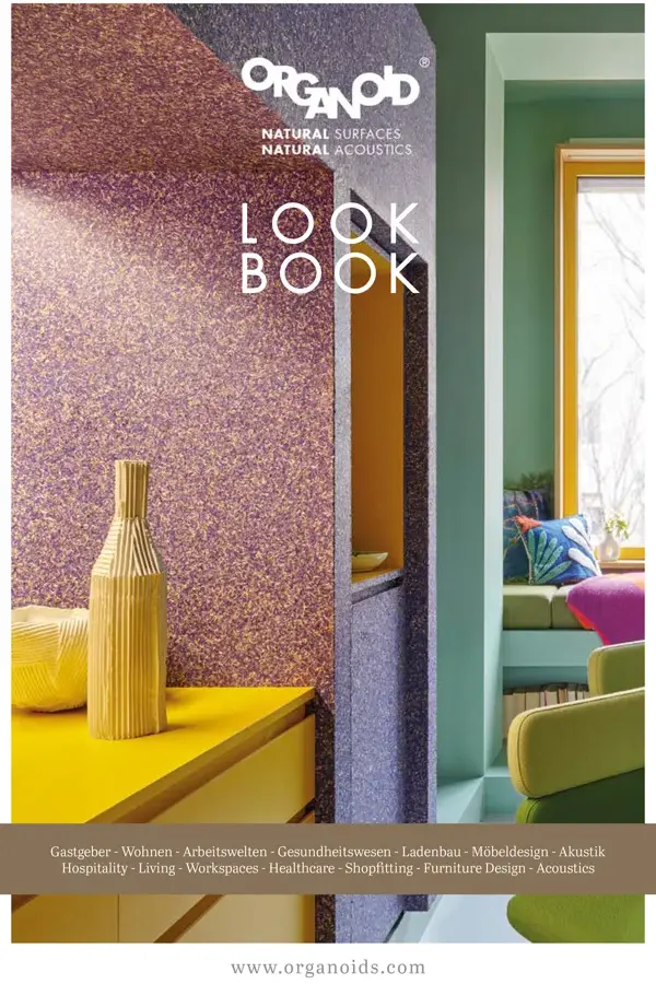 Farbenfrohe Innenraumgestaltung mit bunten Wänden, Möbeln und Dekorationen