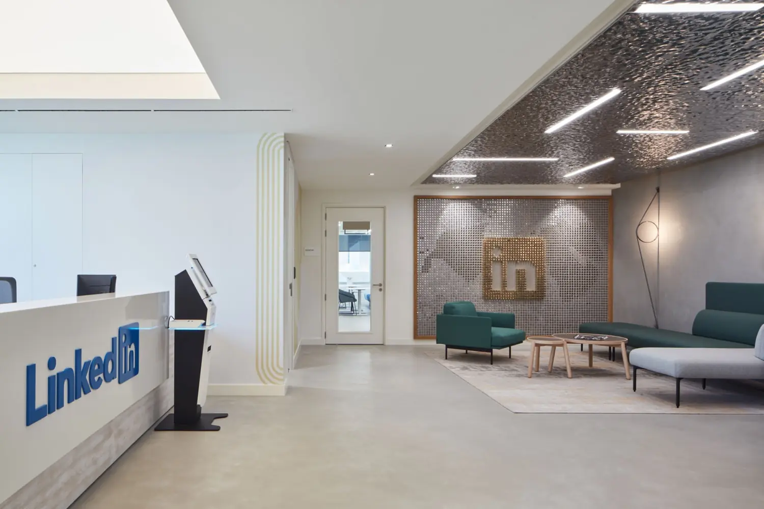LinkedIn Office Dubai, acoulite.com – ORGANOID Naturoberflächen
